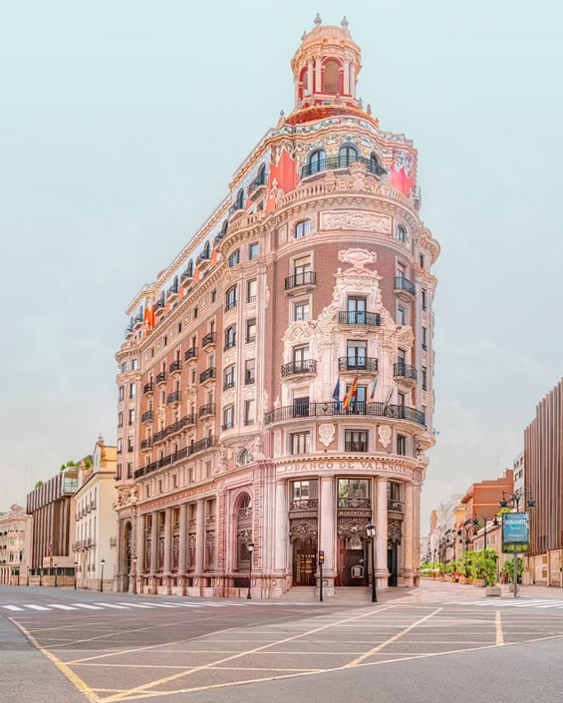 The Art of Color in Architecture - Image 3