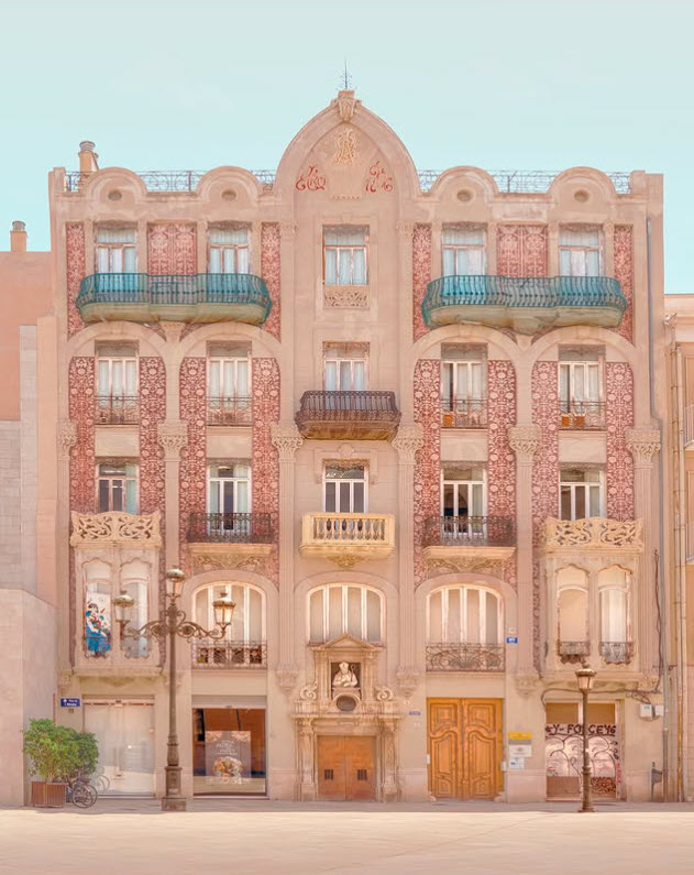 The Art of Color in Architecture - Image 7